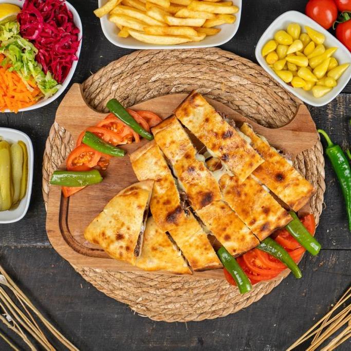 Pastırmalı kaşarlı pide döner 